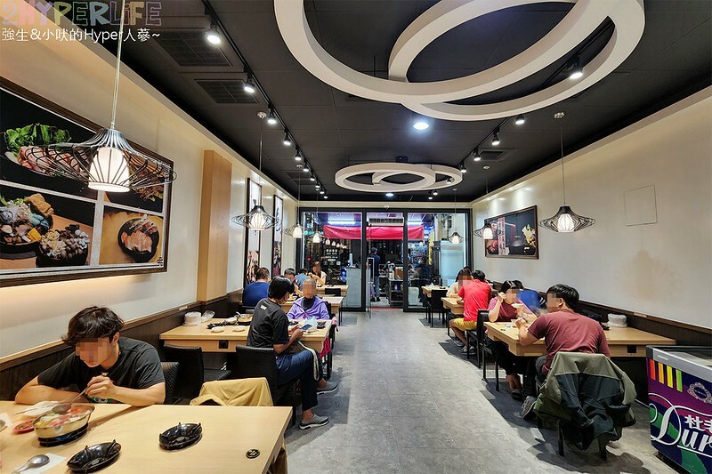 台中火車站附近平價個人小火鍋,150元就吃得到台式特色湯頭,白飯以及飲料冰品自助吧還無限取用哦!