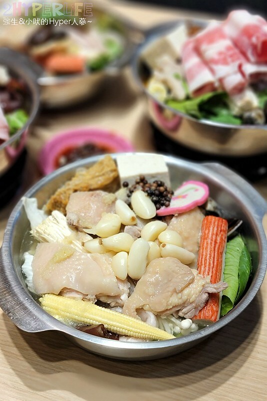 台中火車站附近平價個人小火鍋,150元就吃得到台式特色湯頭,白飯以及飲料冰品自助吧還無限取用哦!