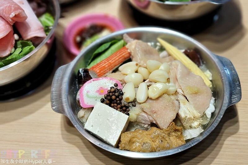 台中火車站附近平價個人小火鍋,150元就吃得到台式特色湯頭,白飯以及飲料冰品自助吧還無限取用哦!