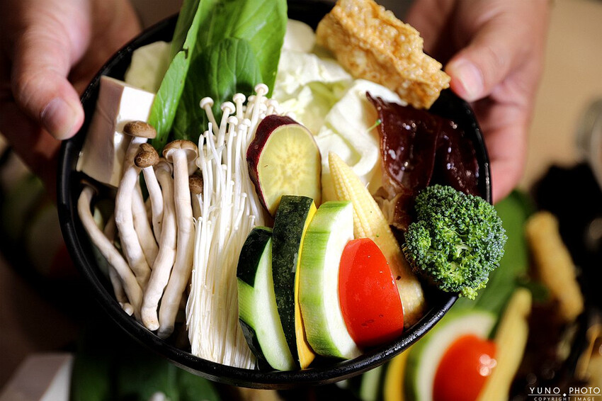 台中市東區火鍋控必訪「台味十足」鍋物！239元起自助吧飲料、冰淇淋、白飯吃到飽 CP值爆表