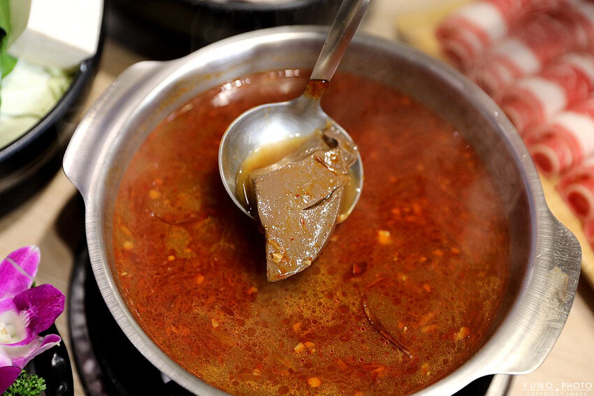 台中市東區火鍋控必訪「台味十足」鍋物！239元起自助吧飲料、冰淇淋、白飯吃到飽 CP值爆表