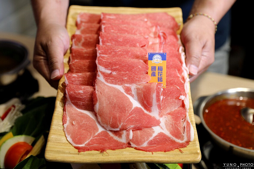 台中市東區火鍋控必訪「台味十足」鍋物！239元起自助吧飲料、冰淇淋、白飯吃到飽 CP值爆表