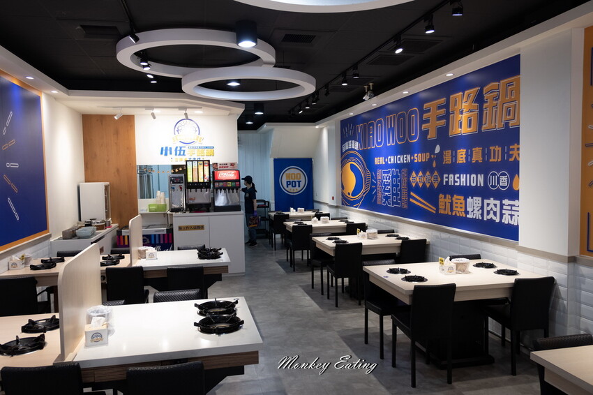 【台中東區 】小伍手路鍋│台式特色風味小火鍋239起自助吧吃到飽，超狂17oz肉盤大滿足！必點胡椒蒜頭雞、魷魚螺肉蒜。台中火車站美食推薦 - 貪吃猴的幻想