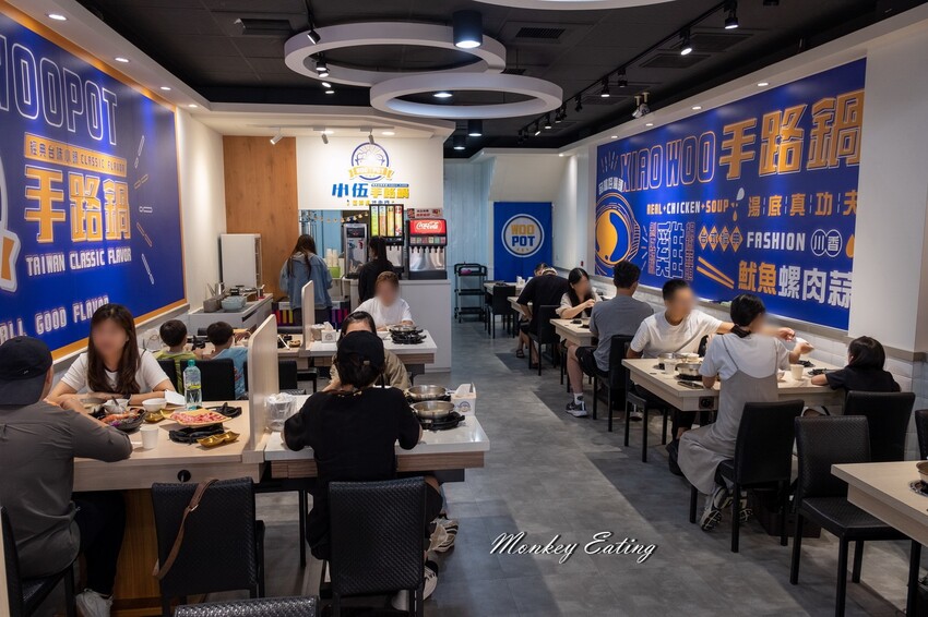 【台中東區 】小伍手路鍋│台式特色風味小火鍋239起自助吧吃到飽，超狂17oz肉盤大滿足！必點胡椒蒜頭雞、魷魚螺肉蒜。台中火車站美食推薦 - 貪吃猴的幻想
