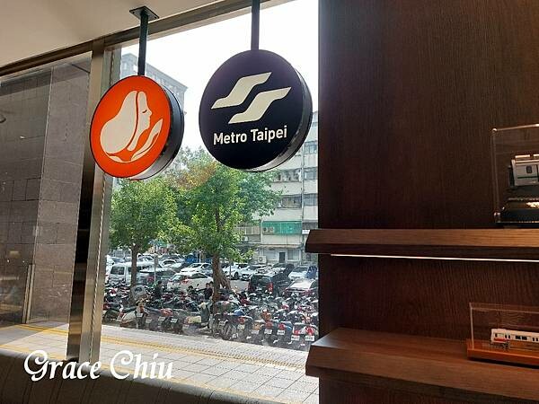 路易莎捷運聯名旗艦店