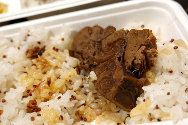 雙連便當外送內用-米樂拾穗專業便當店，台北馬偕附近好吃便當，連附湯都超水準的中山區雙連便當餐廳