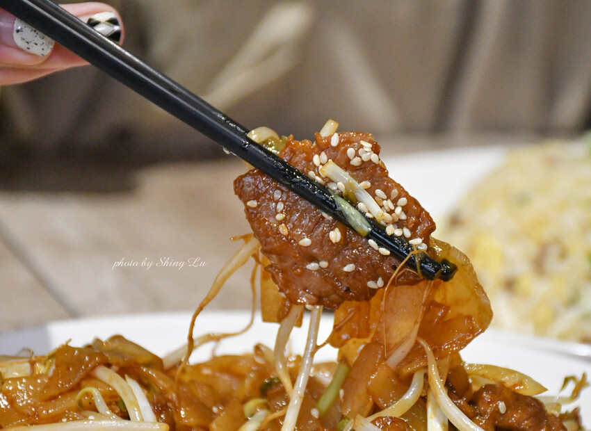 新店港式餐廳 宸軒園9 乾炒牛河.jpg
