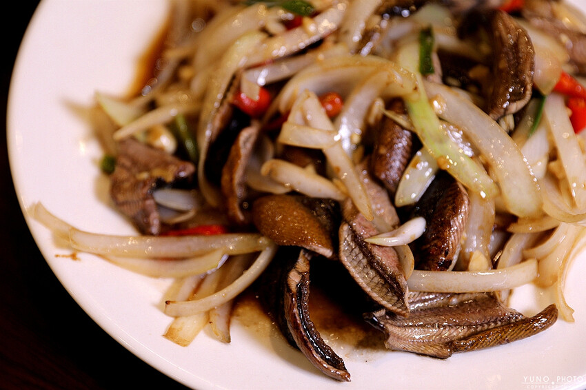 台南市安平區浮誇古早味龍蝦三明治！視覺與味覺都大飽口福 新鮮現撈活海產 超人氣台南海鮮餐廳/桌菜酒席/家庭聚餐｜海鮮