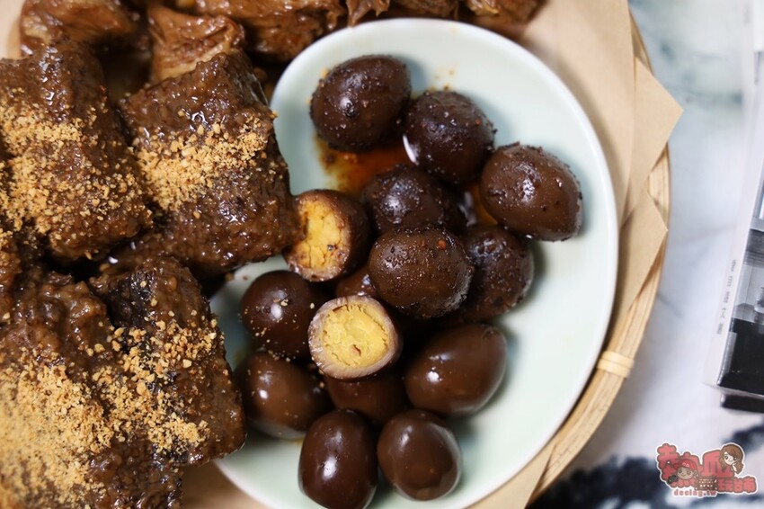 【台南美食】承樑老-梁記黑糖滷味！隱藏在美髮店二樓的神祕滷味，竟然以半舒肥製作 - 熱血玩台南。跳躍新世界