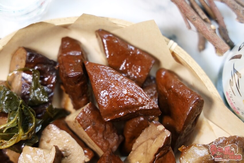 【台南美食】承樑老-梁記黑糖滷味！隱藏在美髮店二樓的神祕滷味，竟然以半舒肥製作 - 熱血玩台南。跳躍新世界