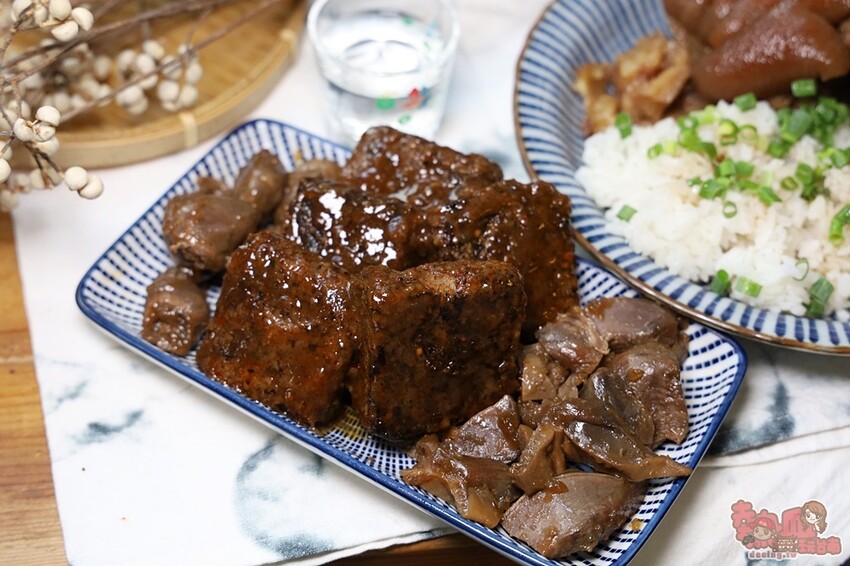 【台南美食】承樑老-梁記黑糖滷味！隱藏在美髮店二樓的神祕滷味，竟然以半舒肥製作 - 熱血玩台南。跳躍新世界