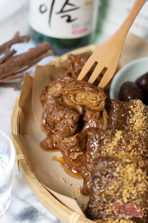 【台南美食】承樑老-梁記黑糖滷味！隱藏在美髮店二樓的神祕滷味，竟然以半舒肥製作 - 熱血玩台南。跳躍新世界