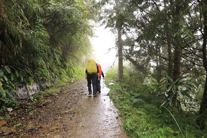 登山露營。宜蘭加羅湖 兩天兩夜登山體驗，我人生第一座中級山秘境 x 奧丁丁在地體驗