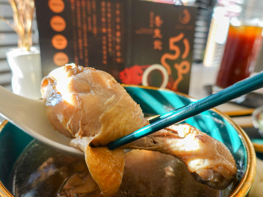 台北美食|La Moon Cafe玉膳坊朗月庭園咖啡》台北內湖餐廳推薦!寵物友善,嚴選食材料理,鬧中取靜庭園式餐廳,大片草皮提供孩子放電,活動包場也只要3000元起! - 1個媽咪2個寶