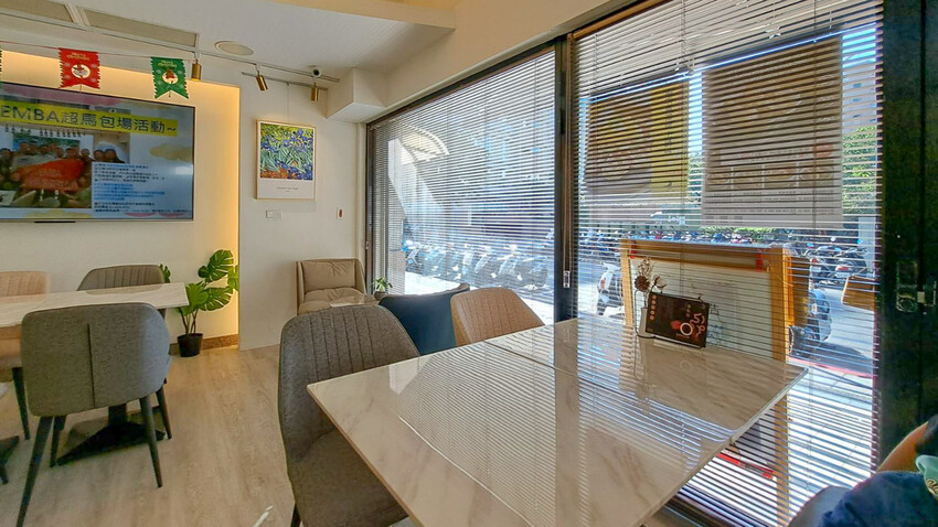 台北美食|La Moon Cafe玉膳坊朗月庭園咖啡》台北內湖餐廳推薦!寵物友善,嚴選食材料理,鬧中取靜庭園式餐廳,大片草皮提供孩子放電,活動包場也只要3000元起! - 1個媽咪2個寶