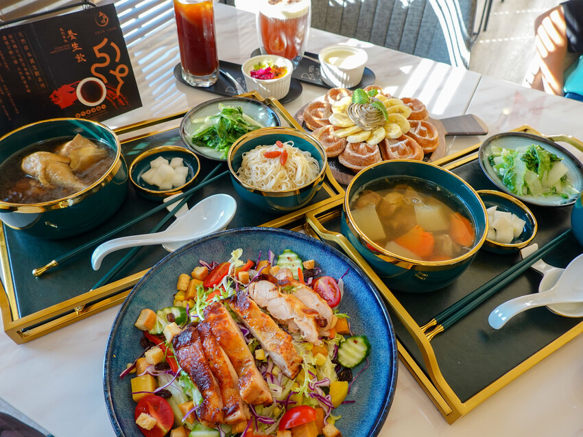 台北美食|La Moon Cafe玉膳坊朗月庭園咖啡》台北內湖餐廳推薦!寵物友善,嚴選食材料理,鬧中取靜庭園式餐廳,大片草皮提供孩子放電,活動包場也只要3000元起! - 1個媽咪2個寶