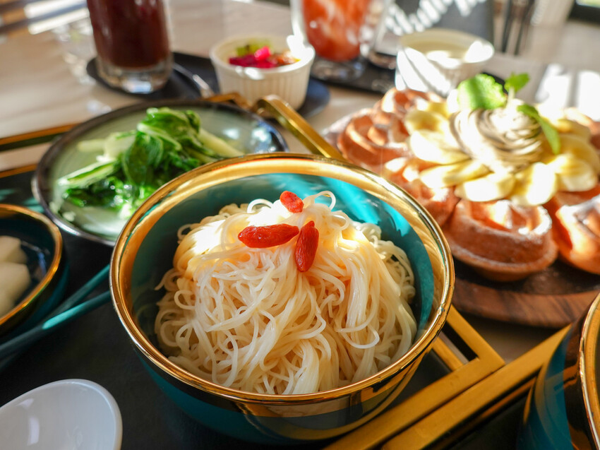 台北美食|La Moon Cafe玉膳坊朗月庭園咖啡》台北內湖餐廳推薦!寵物友善,嚴選食材料理,鬧中取靜庭園式餐廳,大片草皮提供孩子放電,活動包場也只要3000元起! - 1個媽咪2個寶