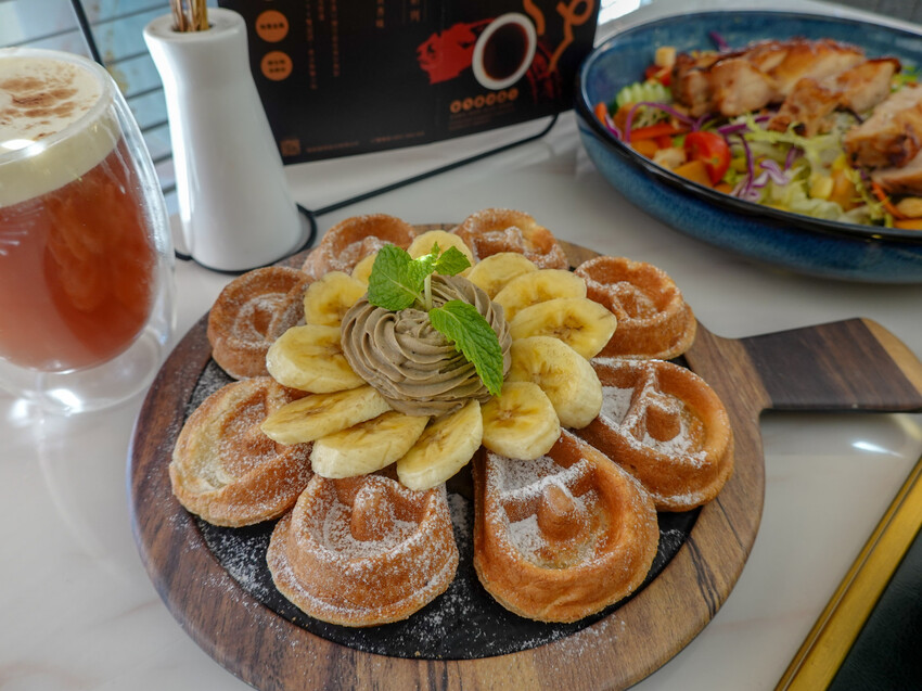 台北美食|La Moon Cafe玉膳坊朗月庭園咖啡》台北內湖餐廳推薦!寵物友善,嚴選食材料理,鬧中取靜庭園式餐廳,大片草皮提供孩子放電,活動包場也只要3000元起! - 1個媽咪2個寶