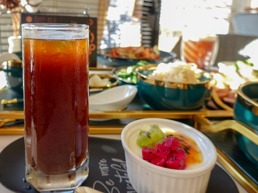 台北美食|La Moon Cafe玉膳坊朗月庭園咖啡》台北內湖餐廳推薦!寵物友善,嚴選食材料理,鬧中取靜庭園式餐廳,大片草皮提供孩子放電,活動包場也只要3000元起! - 1個媽咪2個寶