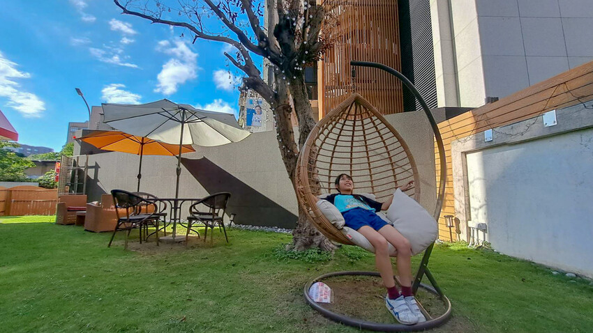 台北美食|La Moon Cafe玉膳坊朗月庭園咖啡》台北內湖餐廳推薦!寵物友善,嚴選食材料理,鬧中取靜庭園式餐廳,大片草皮提供孩子放電,活動包場也只要3000元起! - 1個媽咪2個寶