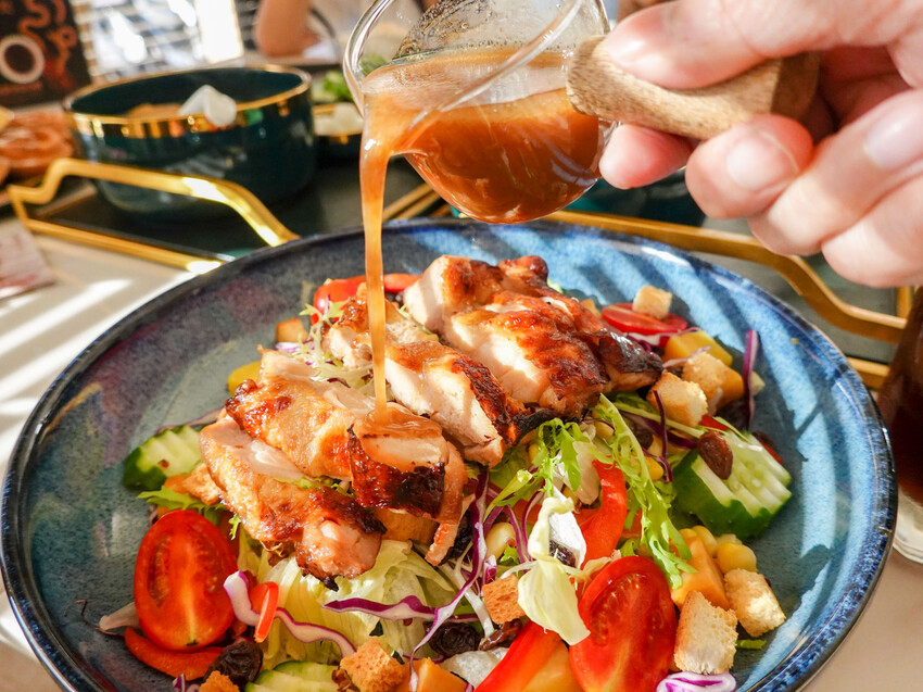 台北美食|La Moon Cafe玉膳坊朗月庭園咖啡》台北內湖餐廳推薦!寵物友善,嚴選食材料理,鬧中取靜庭園式餐廳,大片草皮提供孩子放電,活動包場也只要3000元起! - 1個媽咪2個寶