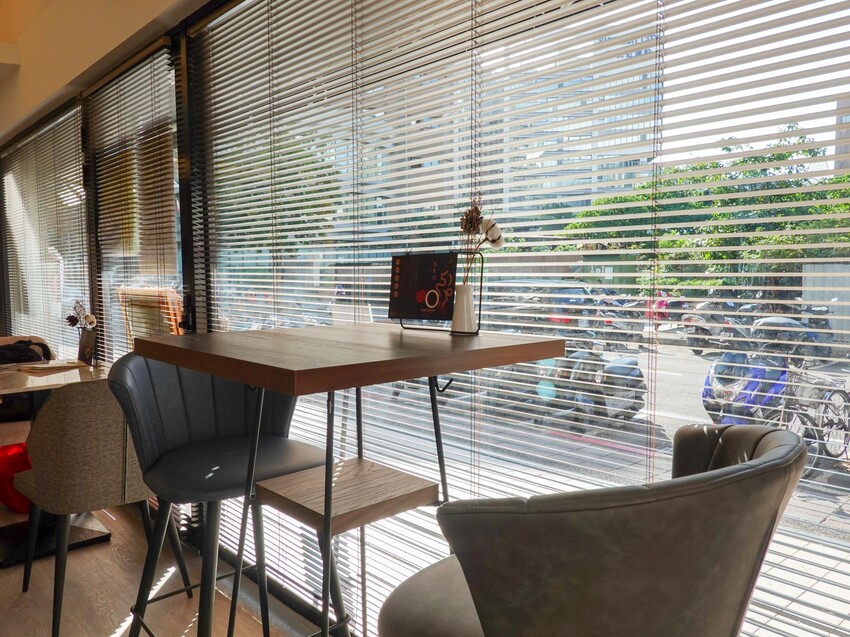 台北美食|La Moon Cafe玉膳坊朗月庭園咖啡》台北內湖餐廳推薦!寵物友善,嚴選食材料理,鬧中取靜庭園式餐廳,大片草皮提供孩子放電,活動包場也只要3000元起! - 1個媽咪2個寶