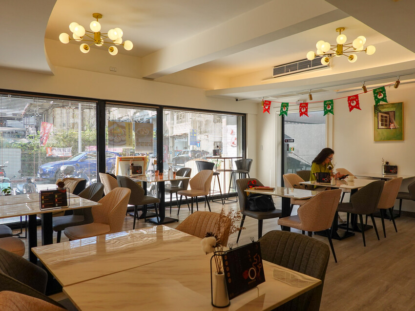 台北美食|La Moon Cafe玉膳坊朗月庭園咖啡》台北內湖餐廳推薦!寵物友善,嚴選食材料理,鬧中取靜庭園式餐廳,大片草皮提供孩子放電,活動包場也只要3000元起! - 1個媽咪2個寶