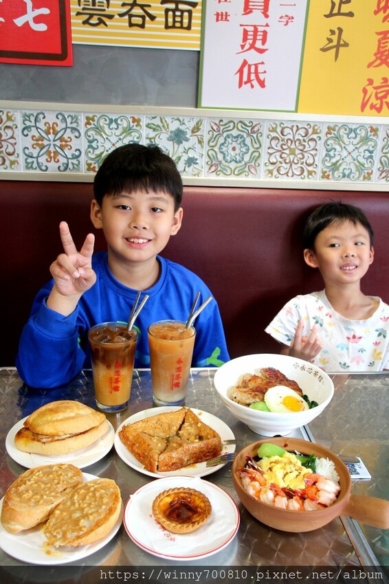 桃園市中壢區桃園 【永芯茶檔】完全是一秒飛到香港啦!桃園人氣港飲香煎雞腿麵厚實多汁,奶醬花生厚多士一咬就流汁~