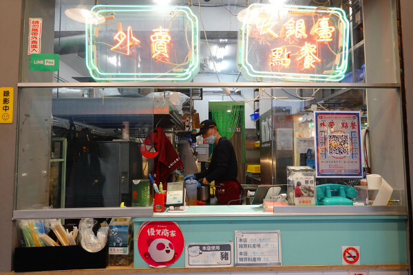 桃園市中壢區桃園市中壢區不必飛出國就能享受道地香港風味的港式餐廳-內壢永芯茶檔茶餐廳，有港式點心、港式撈麵、煲仔飯的平價港式推薦