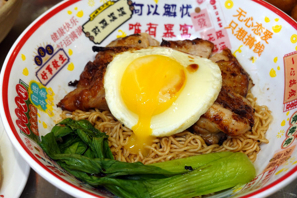 桃園市中壢區桃園市中壢區不必飛出國就能享受道地香港風味的港式餐廳-內壢永芯茶檔茶餐廳，有港式點心、港式撈麵、煲仔飯的平價港式推薦