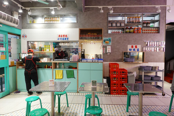 桃園市中壢區桃園市中壢區不必飛出國就能享受道地香港風味的港式餐廳-內壢永芯茶檔茶餐廳，有港式點心、港式撈麵、煲仔飯的平價港式推薦