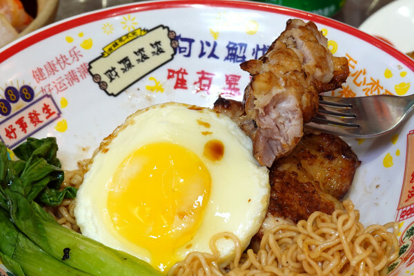 桃園市中壢區桃園市中壢區不必飛出國就能享受道地香港風味的港式餐廳-內壢永芯茶檔茶餐廳，有港式點心、港式撈麵、煲仔飯的平價港式推薦