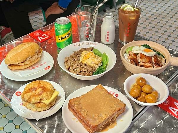 （內壢美食）永芯茶檔茶餐廳～桃園高人氣港式專賣店！豬扒肉公仔