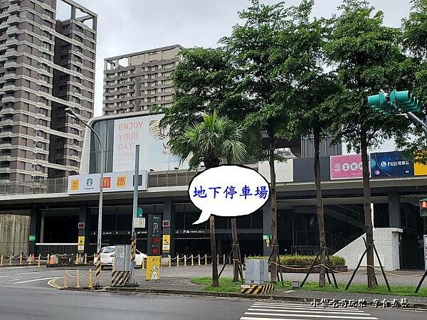 置地生活廣場停車場.jpg