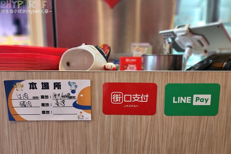 食尚玩家推薦逢甲夜市超好吃串燒，食材擺放衛生又超多選擇，特調醬料鹹甜適中且400度燒烤鎖住甜美肉汁！