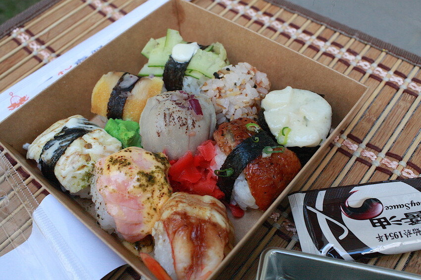 高雄市左營區吃。高雄美食｜左營區。「一和壽叔SUSHI BENTO」日式文青風外帶壽司專賣店，獨創手毬壽司，包裝精緻值得稱