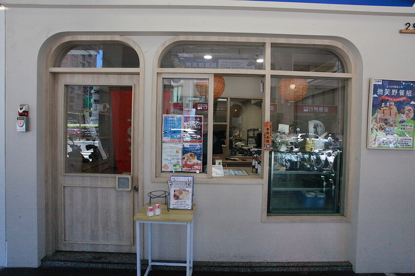 高雄市左營區吃。高雄美食｜左營區。「一和壽叔SUSHI BENTO」日式文青風外帶壽司專賣店，獨創手毬壽司，包裝精緻值得稱