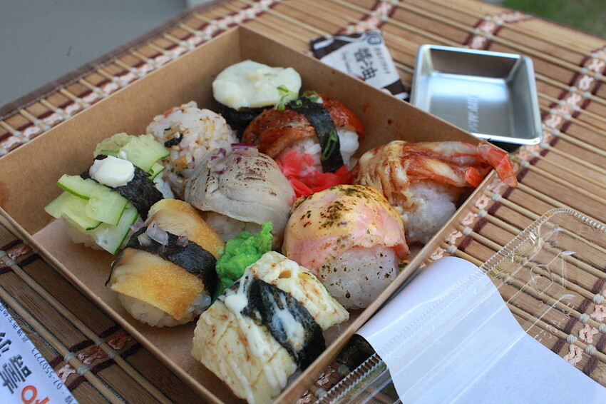 高雄市左營區吃。高雄美食｜左營區。「一和壽叔SUSHI BENTO」日式文青風外帶壽司專賣店，獨創手毬壽司，包裝精緻值得稱