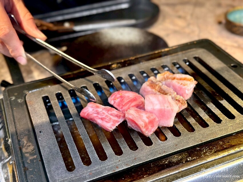 台中燒肉天花板！獨棟老宅精誠壹山專人代烤燒肉，享受頂級和牛 海鮮饗宴
