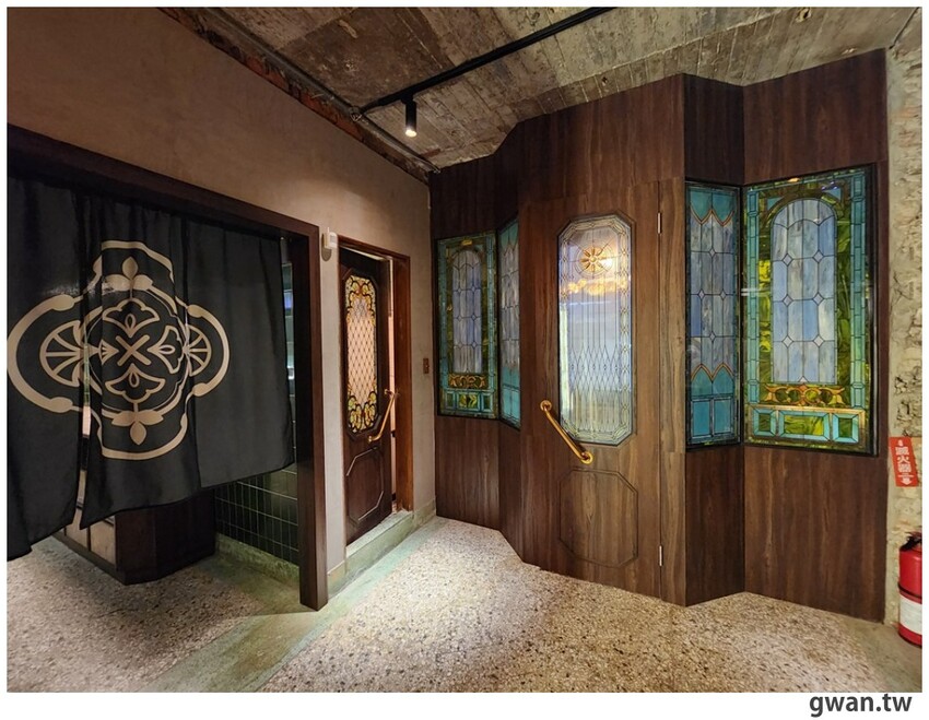 網路評價4.8星，沒預訂吃不到的燒肉店，入口也太隱密了吧ＸＤＤ