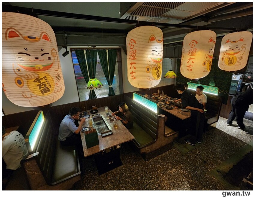 網路評價4.8星，沒預訂吃不到的燒肉店，入口也太隱密了吧ＸＤＤ