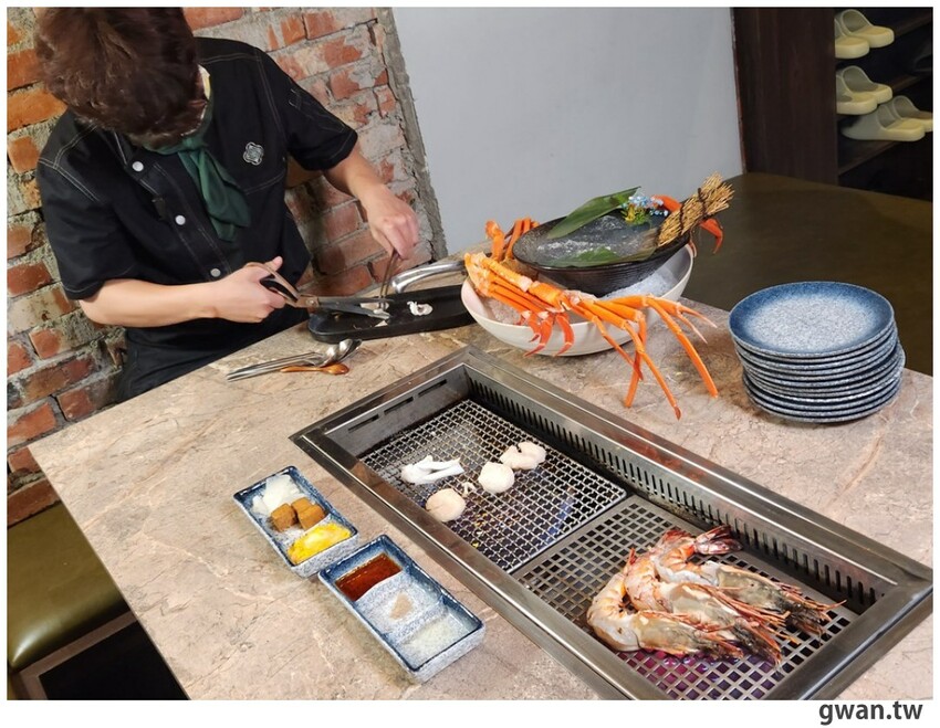 網路評價4.8星，沒預訂吃不到的燒肉店，入口也太隱密了吧ＸＤＤ