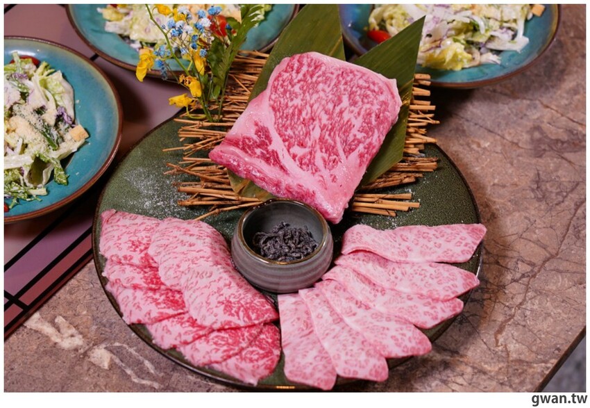 網路評價4.8星，沒預訂吃不到的燒肉店，入口也太隱密了吧ＸＤＤ