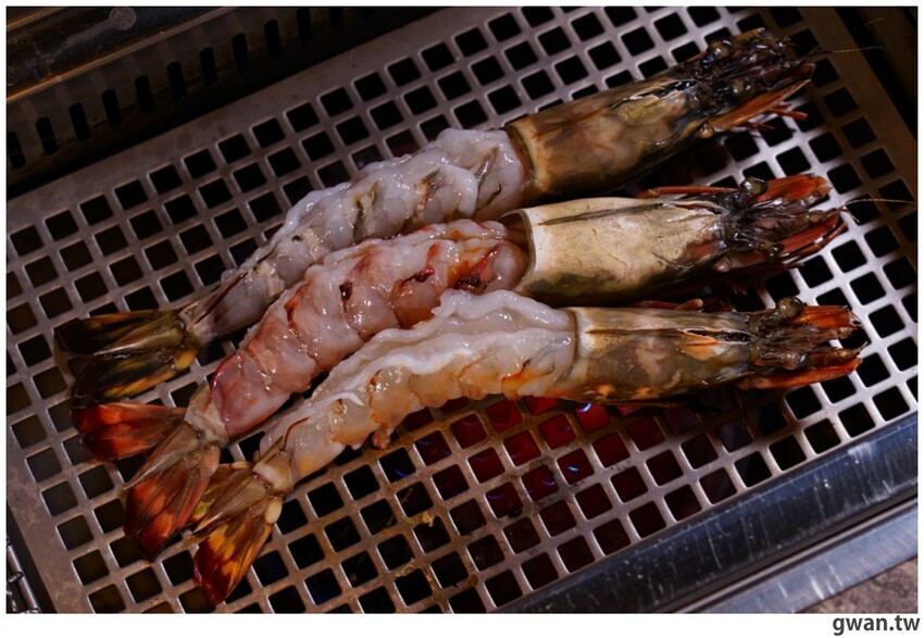 網路評價4.8星，沒預訂吃不到的燒肉店，入口也太隱密了吧ＸＤＤ