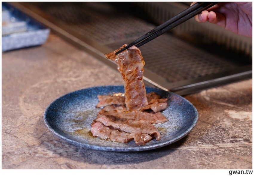 網路評價4.8星，沒預訂吃不到的燒肉店，入口也太隱密了吧ＸＤＤ