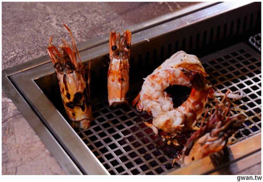 網路評價4.8星，沒預訂吃不到的燒肉店，入口也太隱密了吧ＸＤＤ