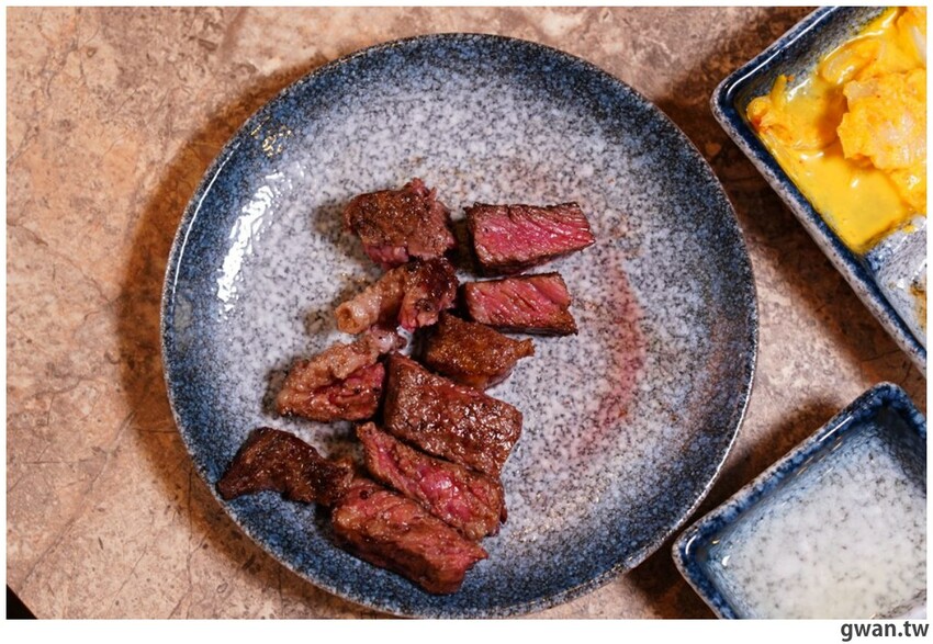 網路評價4.8星，沒預訂吃不到的燒肉店，入口也太隱密了吧ＸＤＤ