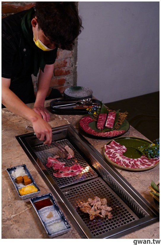 網路評價4.8星，沒預訂吃不到的燒肉店，入口也太隱密了吧ＸＤＤ