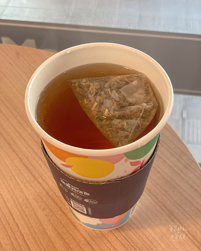 超商美食｜全家私品茶新品！100%全天然漢方草本製成，熱熱喝一杯暖身又暖心｜茗京萃 紫蘇飲