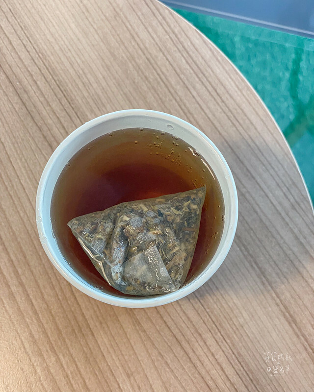 超商美食｜全家私品茶新品！100%全天然漢方草本製成，熱熱喝一杯暖身又暖心｜茗京萃 紫蘇飲